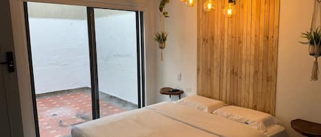 Chambre Double Sénior, 1 grand lit, cÎté jardin