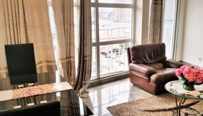 Apartment, Balcony, City View | Living area