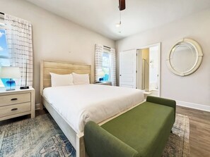 4 Schlafzimmer, Schreibtisch, BĂŒgeleisen/BĂŒgelbrett, kostenloses WLAN