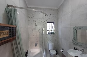 Shower, hair dryer, towels, soap - Get cosy in a feel good space (Cape Town)