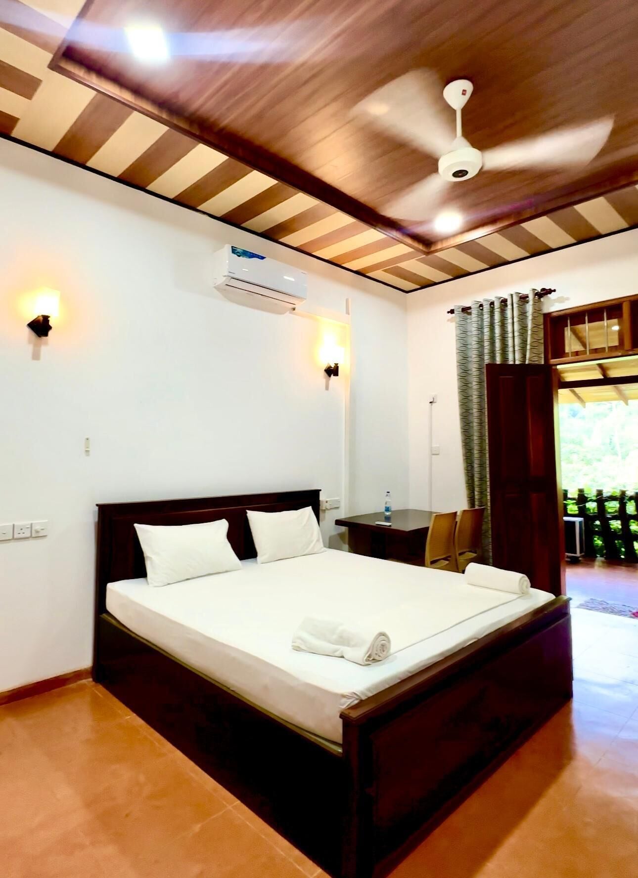 Tabla de planchar con plancha 