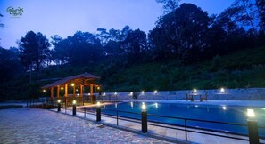 Outdoor pool, sun loungers - Giant's Forest (Kalawana)
