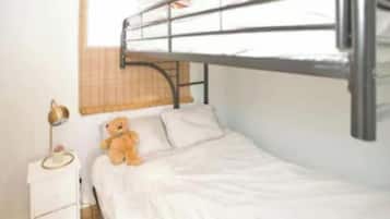 3 habitaciones, escritorio, wifi gratis y ropa de cama