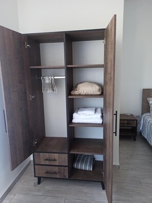 2 chambres, accès au Wi-Fi (inclus), literie fournie