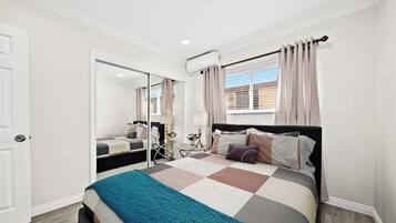 2 bedrooms, iron/ironing board, free WiFi, bed sheets