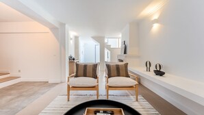 A modern living room with a sofa set, a coffee table, and a TV. - Villa Maya Luxurious House With Pool by LovelyStay (Praia da Luz)