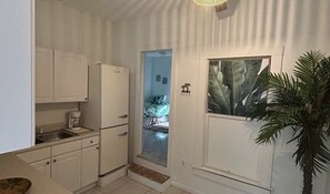 Interior - Cottage in central Arcadia available for long term stays (Arcadia)