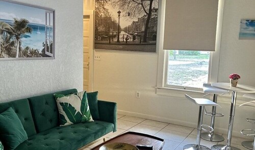 Cottage in central Arcadia available for long term stays