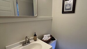 Unclassified image, 5 of 6, button - Cottage in central Arcadia available for long term stays (Arcadia)