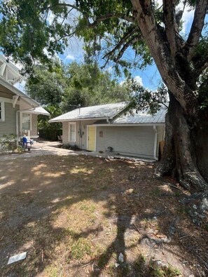 Exterior - Cottage in central Arcadia available for long term stays (Arcadia)