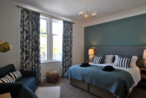 4 bedrooms, iron/ironing board, bed sheets - Anderson's Neuk- stunning coastal apartment (Anstruther)