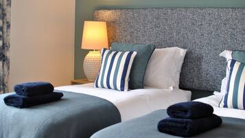 4 bedrooms, iron/ironing board, bed sheets