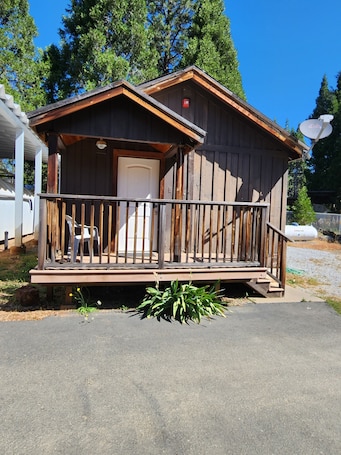 Exterior detail. Cozy 1 bedroom cabin in peaceful Trinity Center with AC