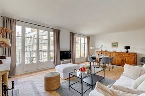 TV - 683 Suite Morgane - Superb apartment in Paris (Paris 16 Passy)