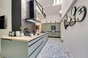Microwave, oven, dishwasher, coffee/tea maker - 166 Suite Roza - Superb apartment in Paris. (Paris 06 Luxembourg)