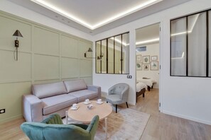 2 bedrooms, iron/ironing board, WiFi, bed sheets - 166 Suite Roza - Superb apartment in Paris. (Paris 06 Luxembourg)