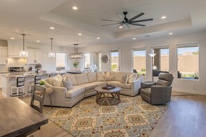 Ev, Birden Çok Yatak (Sunny Daze) | Oturma odası