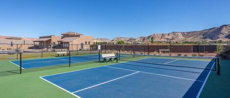 Casa, varias camas (Sunny Daze) | Cancha deportiva