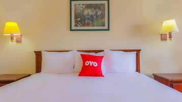 Standard Room, 1 King Bed | Bathroom | Bathtub, free toiletries, hair dryer, towels