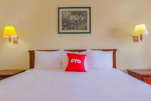 Standard Room, 1 King Bed | Bathroom - Coastal inn Corpus Christi (Corpus Christi)