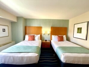 1 habitación, tabla de planchar con plancha, wifi gratis y ropa de cama