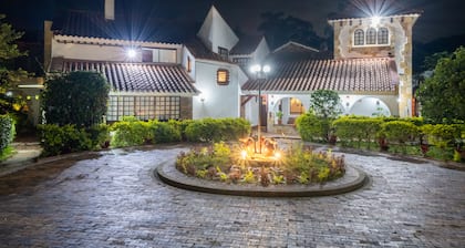 Hotel Chalet El Castillo by Majuva