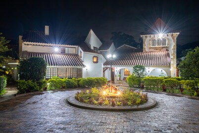 Hotel Chalet El Castillo by Majuva