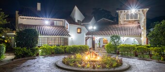 Hotel Chalet El Castillo by Majuva