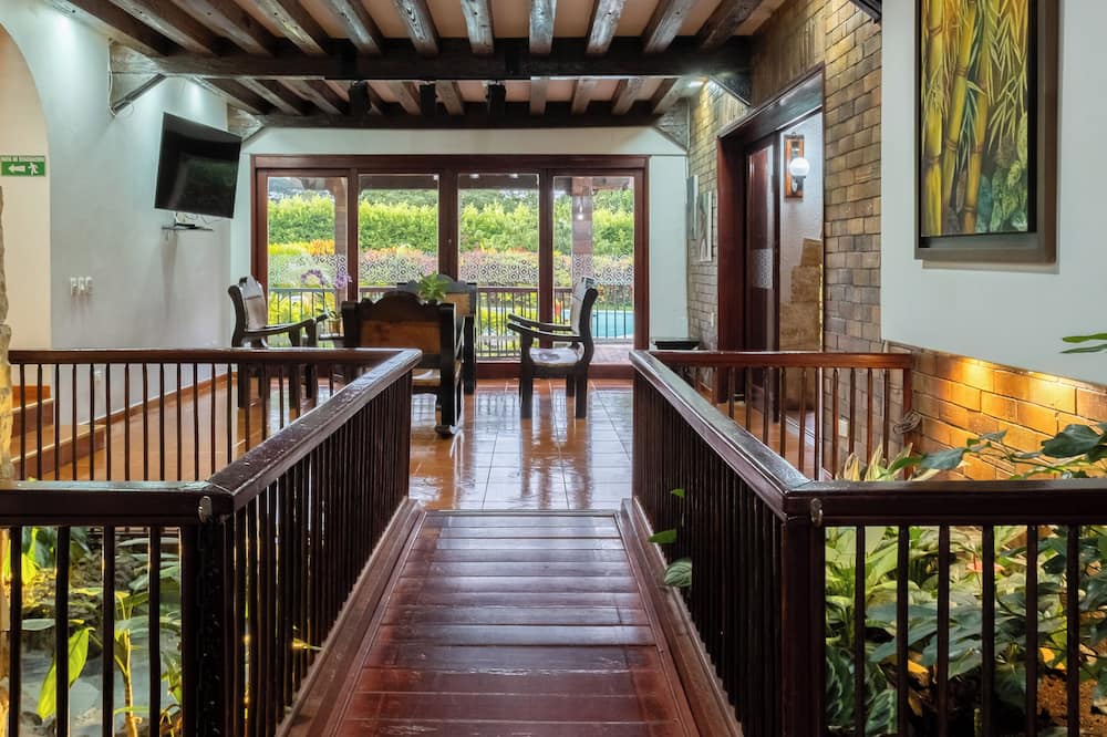 Hotel Chalet El Castillo by Majuva