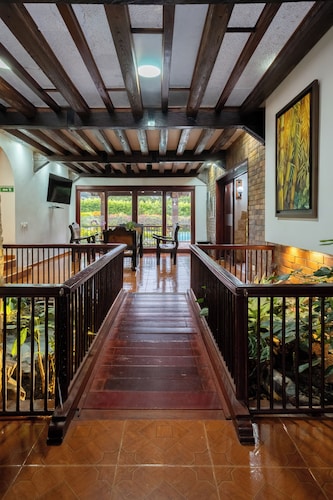 Hotel Chalet El Castillo by Majuva