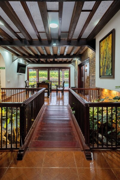 Hotel Chalet El Castillo by Majuva