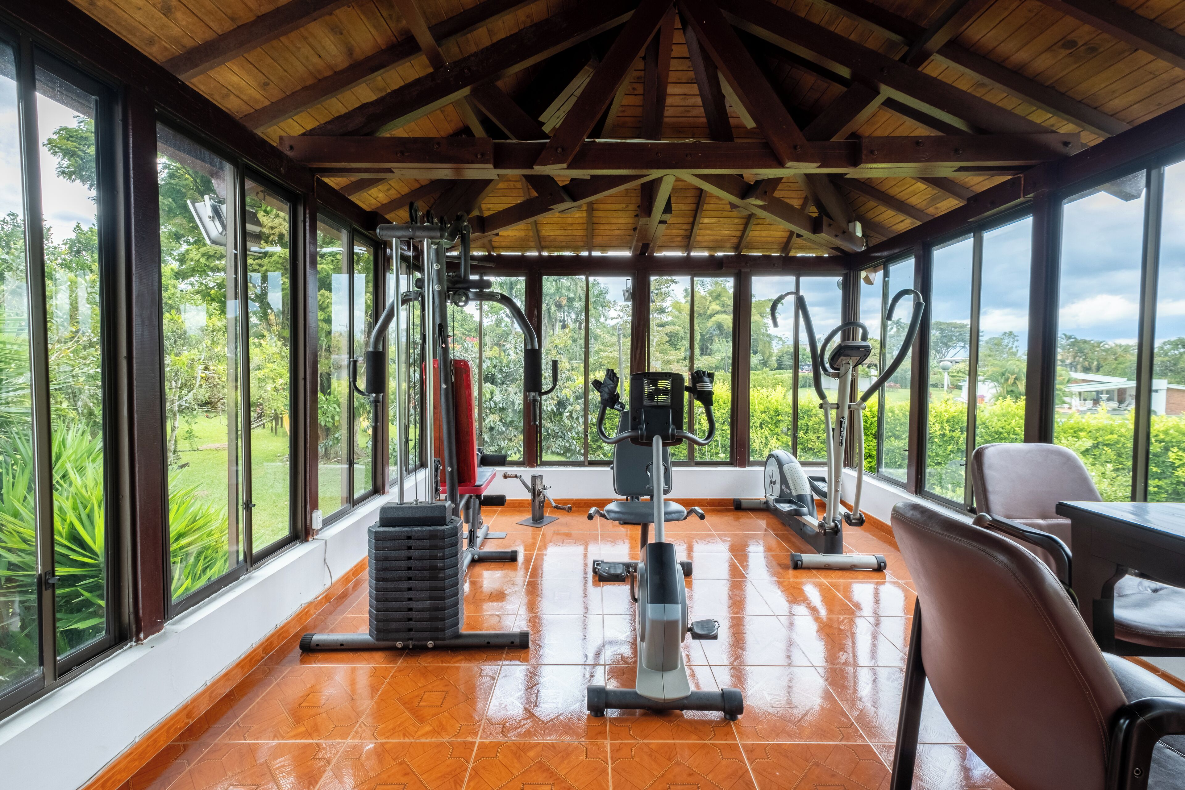 Suite Deluxe, balcón, vista a la alberca | Cortinas blackout y wifi gratis 