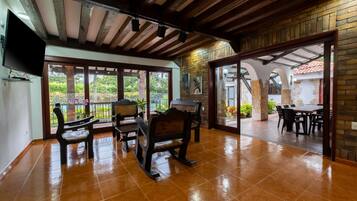 Deluxe Chalet | Living area