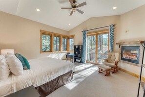 Interior - Grays Crossing by Avantstay Stunning 4bdr Cabin (Truckee)