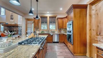 Rumah (4 Bedrooms) | Interior