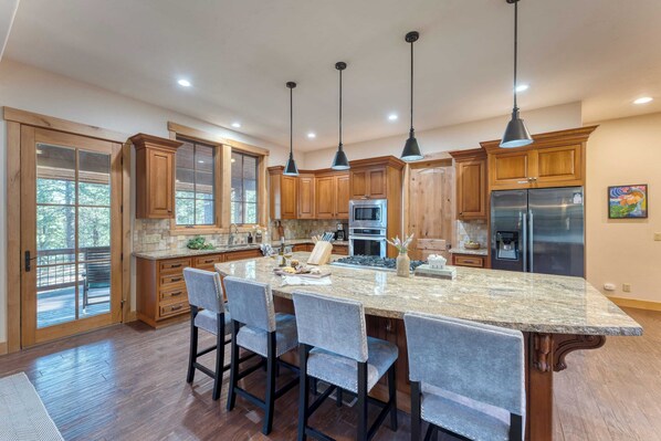 Interior - Grays Crossing by Avantstay Stunning 4bdr Cabin (Truckee)