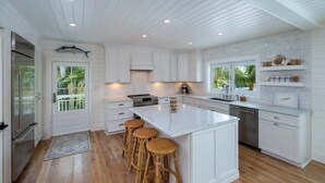 Microwave, oven, stovetop, dishwasher - PARADISE SHORES (Islamorada)