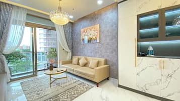 Familien-Suite, Mehrere Schlafzimmer, Poolblick, Eckzimmer | 1 Schlafzimmer, Bettwäsche aus ägyptischer Baumwolle