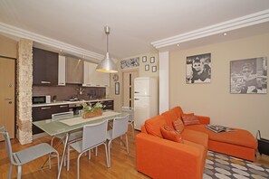 Apartment, Lake View | Living area | 32-inch flat-screen TV with cable channels - Le Terrazze PT 31 by Wonderful Italy (Toscolano Maderno)