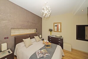 Apartment, Lake View | 2 bedrooms, iron/ironing board, free WiFi