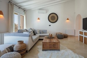 Smart TV, fireplace, table tennis, books - Villa Mozart (xabia)