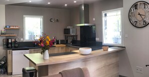 Fridge, microwave, oven, stovetop - Beautiful renovated village house in the mountains - 3 km St Lary - Camparan (Camparan)