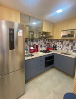 Familienapartment | Eigene Küche | Großer Kühlschrank, Mikrowelle, Ofen, Mixer