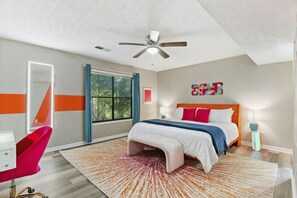 4 bedrooms, iron/ironing board, WiFi, bed sheets - N Atlanta Home - Game Room, Firepit, BBQ, Sleeps 9 (Alpharetta)