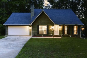 Exterior - N Atlanta Home - Game Room, Firepit, BBQ, Sleeps 9 (Alpharetta)