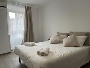1 dormitori, escriptori, habitacions insonoritzades i wifi 