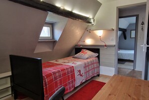 3 bedrooms, iron/ironing board, WiFi, bed sheets