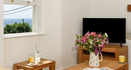 Family Friendly Apartment above Praa Sands Beach, Dog Friendly, Garden & Parking