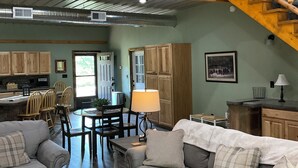 Smart TV - Secluded and spacious Barndominium close to 2 Ski Resorts and many attractions! (Factoryville)