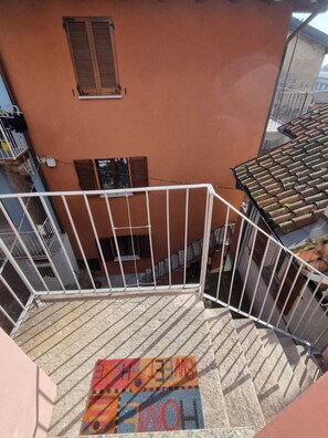 Property grounds - CHATEAU ROSE' FAR 2 KMS FROM LAKE MAGGIORE OF INTRA (Piemonte)